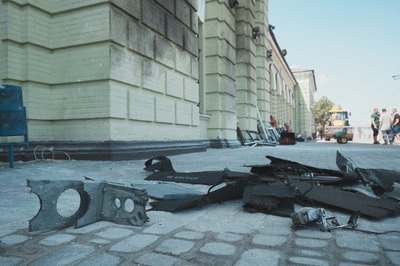 Уламки дрона в Лозовій