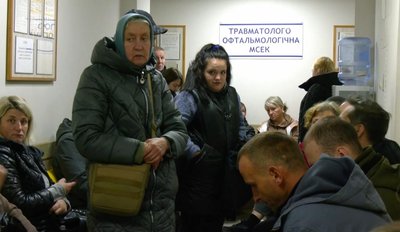 Люди, які прийшли на огляд до експертної команди Люди, які прийшли на огляд до експертної команди