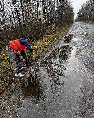 На ремонт доріг Житомирщини цьогоріч виділили вдвічі менше фінансування, ніж торік На ремонт доріг Житомирщини цьогоріч виділили вдвічі менше фінансування, ніж торік