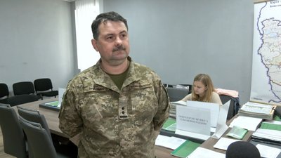 Група оповіщення і вручення повісток: як реагують чоловіки на Волині Група оповіщення і вручення повісток: як реагують чоловіки на Волині
