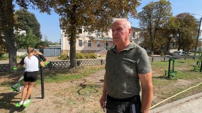 14 тренажерів, столики для шахів та армрестлінгу: у Сосниці на Чернігівщині встановили спортмайданчик 14 тренажерів, столики для шахів та армрестлінгу: у Сосниці на Чернігівщині встановили спортмайданчик