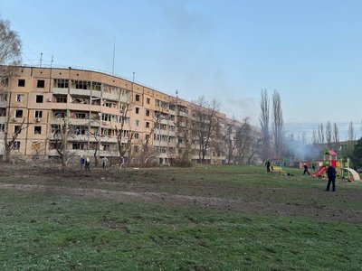 Атака на Кривий Ріг, наслідки ударів у Дніпрі, вибухнуло авто посадовця. Головні новини Дніпра та області 4 квітня Атака на Кривий Ріг, наслідки ударів у Дніпрі, вибухнуло авто посадовця. Головні новини Дніпра та області 4 квітня