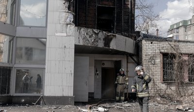 Пошкоджена будівля після удару дрона у Харкові 16 квітня Пошкоджена будівля після удару дрона у Харкові 16 квітня