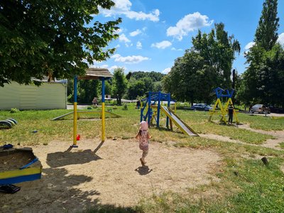 Поламані дитячі майданчики у Житомирі Поламані дитячі майданчики у Житомирі