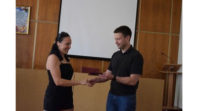Чотирнадцять жінок з Чернігівщини отримали почесне звання "Мати-героїня" Чотирнадцять жінок з Чернігівщини отримали почесне звання "Мати-героїня"