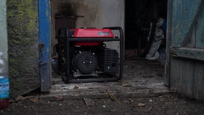 "Хай вбивають. Я нікуди не поїду". Як живуть ті, хто залишається в прифронтовому Новотроїцькому на Дніпропетровщині "Хай вбивають. Я нікуди не поїду". Як живуть ті, хто залишається в прифронтовому Новотроїцькому на Дніпропетровщині