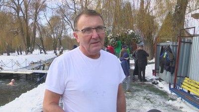 Водохреща, занурування у холодну воду, Михайло Ратушняк, 6 січня, Тернопіль Водохреща, занурування у холодну воду, Михайло Ратушняк, 6 січня, Тернопіль