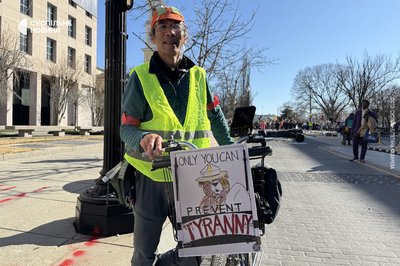 Під Білим домом пройшли мітинги за і проти вторгнення США до Ірану Під Білим домом пройшли мітинги за і проти вторгнення США до Ірану