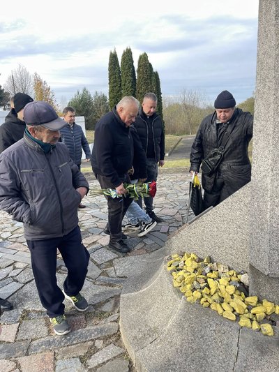 У Рівному вшанували пам'ять євреїв, розстріляних в урочищі Сосонки У Рівному вшанували пам'ять євреїв, розстріляних в урочищі Сосонки