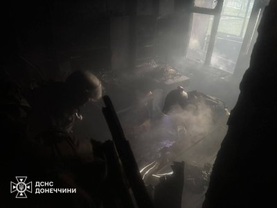 В Словʼянську через пожежу в квартирі загинув чоловік: одну людину вдалося врятувати В Словʼянську через пожежу в квартирі загинув чоловік: одну людину вдалося врятувати