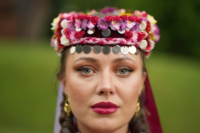 "У народному строї відчуваємо себе гонорово": як у театрі "Ґердан" зберігають одяг — досвід костюмерки і думка етнографа "У народному строї відчуваємо себе гонорово": як у театрі "Ґердан" зберігають одяг — досвід костюмерки і думка етнографа