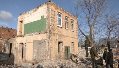 Продовжують будівництво попри суди: в Черкасах реконструюють "будинок з грифонами" Продовжують будівництво попри суди: в Черкасах реконструюють "будинок з грифонами"