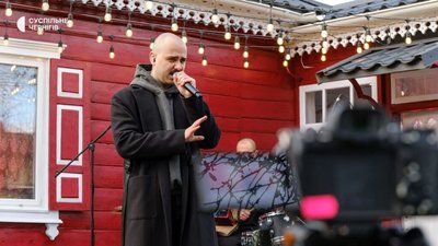 «Ми зараз через мистецтво, через красу співіснуємо з болем», — OTOY на Фабричній,12 «Ми зараз через мистецтво, через красу співіснуємо з болем», — OTOY на Фабричній,12
