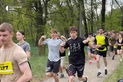 "Підтримка військових і єднання людей": у Києві відбувся благодійний забіг до Дня народження "Азову" "Підтримка військових і єднання людей": у Києві відбувся благодійний забіг до Дня народження "Азову"