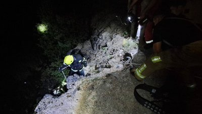 Упав з шестиметрової висоти: у кар'єрі на Рівненщині під час відпочинку травмувався житель Волині Упав з шестиметрової висоти: у кар'єрі на Рівненщині під час відпочинку травмувався житель Волині