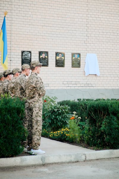 Відкриття меморіальної дошки на честь Валерія Капущака у ліцеї №17 Камʼянця-Подільського Відкриття меморіальної дошки на честь Валерія Капущака у ліцеї №17 Камʼянця-Подільського