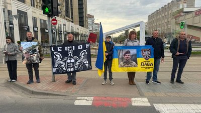 У Вінниці під час хвилини мовчання вшанували полеглого Давида Ковальова на псевдо "Дава" У Вінниці під час хвилини мовчання вшанували полеглого Давида Ковальова на псевдо "Дава"