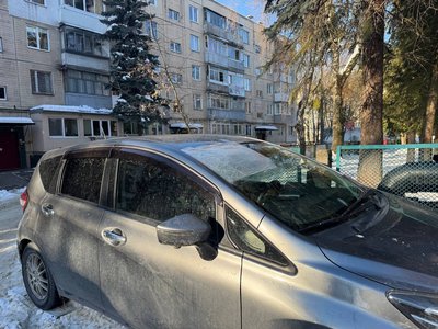 Пошкоджений автомобіль Пошкоджений автомобіль