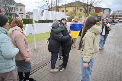 На Волині зустріли звільненого з полону бійця Василя Мартинюка На Волині зустріли звільненого з полону бійця Василя Мартинюка
