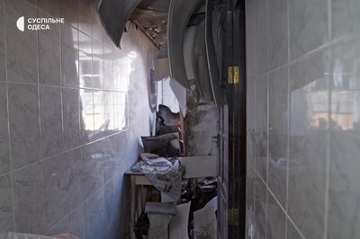 «Плити надвисають все нижче»: що відбувається з пошкодженим російським ударом будинком в Одесі «Плити надвисають все нижче»: що відбувається з пошкодженим російським ударом будинком в Одесі