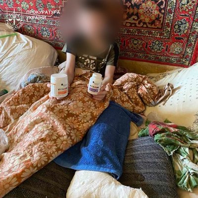 Без їжі, води та зв'язку: киянка залишила вдома на два тижні сина-підлітка у тяжкому стані Без їжі, води та зв'язку: киянка залишила вдома на два тижні сина-підлітка у тяжкому стані