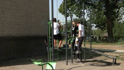14 тренажерів, столики для шахів та армрестлінгу: у Сосниці на Чернігівщині встановили спортмайданчик 14 тренажерів, столики для шахів та армрестлінгу: у Сосниці на Чернігівщині встановили спортмайданчик