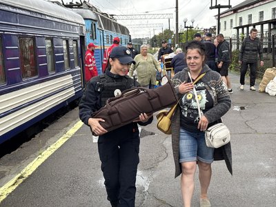 Третій за тиждень: На Рівненщину прибув евакуаційний потяг з Донеччини