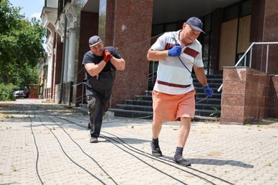 Життя серед руїн. Який вигляд має Херсон у фото за тиждень Життя серед руїн. Який вигляд має Херсон у фото за тиждень