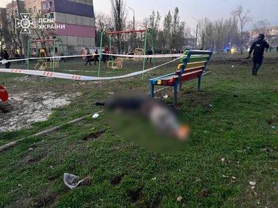 Ракетна атака на Кривий Ріг: війська РФ вдарили балістикою по житловому району. Є жертви Ракетна атака на Кривий Ріг: війська РФ вдарили балістикою по житловому району. Є жертви