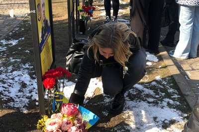 "У серці просто діра, в душі — пустота": на Алеї Героїв в Одесі увічнили памʼять ще 48 загиблих військових "У серці просто діра, в душі — пустота": на Алеї Героїв в Одесі увічнили памʼять ще 48 загиблих військових