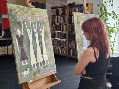"Крізь призму часу": у Луцьку відкрили виставку художниці Оксани Ядчук-Мочинської "Крізь призму часу": у Луцьку відкрили виставку художниці Оксани Ядчук-Мочинської