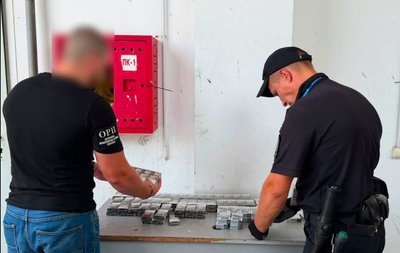 Цигарки у паливних баках авто: на Львівщині викрили спроби переміщення тютюнових виробів через кордон Цигарки у паливних баках авто: на Львівщині викрили спроби переміщення тютюнових виробів через кордон