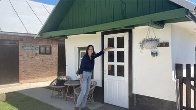"Комфортна для життя": черкащанка з родиною відновила сторічну хату