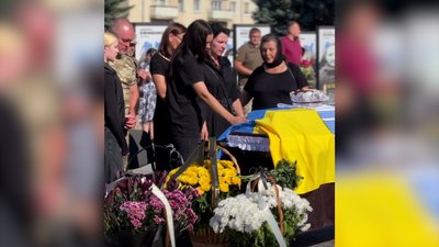 У Рівному попрощалися з військовим Дмитром Веремчуком У Рівному попрощалися з військовим Дмитром Веремчуком