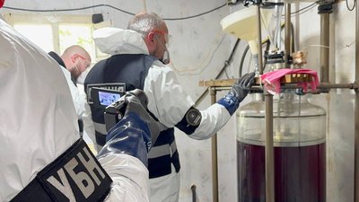 Прибуток щомісяця сягав понад 25 млн грн: на Чернігівщині поліція затримала 5 чоловіків, яких підозрюють у наркобізнесі Прибуток щомісяця сягав понад 25 млн грн: на Чернігівщині поліція затримала 5 чоловіків, яких підозрюють у наркобізнесі