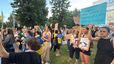 "Джерелом влади — є народ". Третій день поспіль тривають мітинги на підтримку Федорова у Дніпрі "Джерелом влади — є народ". Третій день поспіль тривають мітинги на підтримку Федорова у Дніпрі
