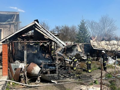 Рятувальники на місці влучання у Черкаській Лозовій, Малоданилівська громада, 5 травня 2026 року Рятувальники на місці влучання у Черкаській Лозовій, Малоданилівська громада, 5 травня 2026 року