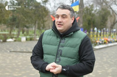 В Одесі до Дня Соборності розгорнули 13-метровий прапор і утворили символічний ланцюг єдності В Одесі до Дня Соборності розгорнули 13-метровий прапор і утворили символічний ланцюг єдності