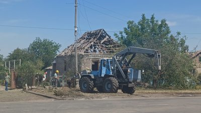 "Звук, як надзвуковий літак". Як Краматорськ пережив три обстріли бобами та дронами за добу "Звук, як надзвуковий літак". Як Краматорськ пережив три обстріли бобами та дронами за добу