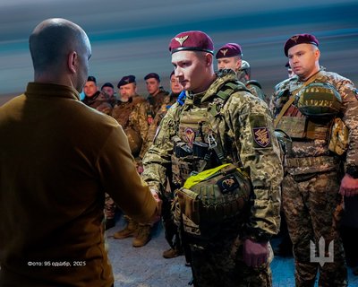 Воїни житомирської 95-ї десантно-штурмової бригади отримали нагороди за мужність і героїзм Воїни житомирської 95-ї десантно-штурмової бригади отримали нагороди за мужність і героїзм