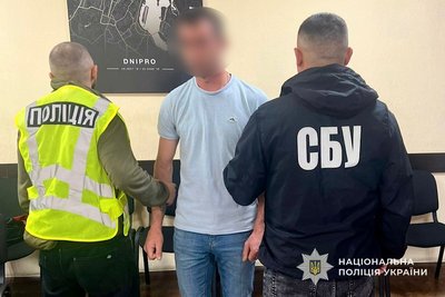 У Дніпрі затримали підозрюваного в підпалі автомобіля У Дніпрі затримали підозрюваного в підпалі автомобіля