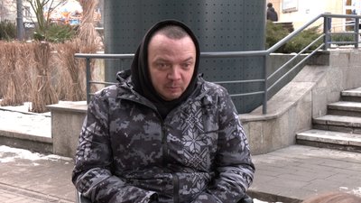 "Такий маленький, а не піддався": як на кріслах колісних перевіряли доступність пандусів в центрі Рівного