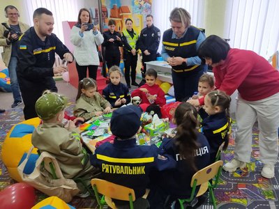 На Житомирщині дітей навчають у "класах безпеки" – до кінця року планують створити 147 таких класів На Житомирщині дітей навчають у "класах безпеки" – до кінця року планують створити 147 таких класів