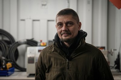 Ремонт техніки у полі: як працюють ремонтники 27-ї артбригади в пересувній майстерні Ремонт техніки у полі: як працюють ремонтники 27-ї артбригади в пересувній майстерні