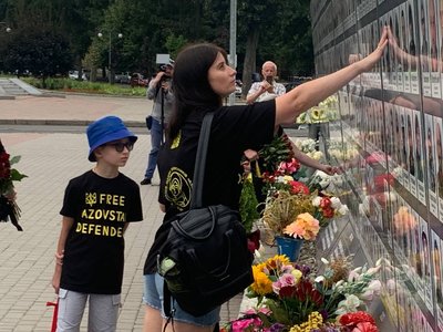 "Полон убиває": в Черкасах вшанували пам'ять загиблих під час теракту в Оленівці "Полон убиває": в Черкасах вшанували пам'ять загиблих під час теракту в Оленівці