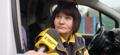 “Я спеціально газету виписав, щоб їздили”: як працює пересувне відділення “Укрпошти” на прикордонні Сумщини “Я спеціально газету виписав, щоб їздили”: як працює пересувне відділення “Укрпошти” на прикордонні Сумщини