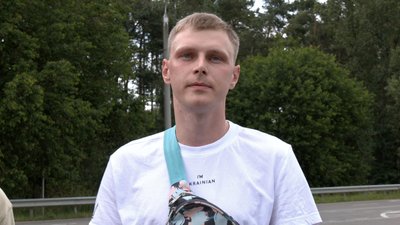 Три роки розлуки з братом: на "Ягодині" зустріли 16-річного хлопця, якого проти волі вивезли до Росії Три роки розлуки з братом: на "Ягодині" зустріли 16-річного хлопця, якого проти волі вивезли до Росії