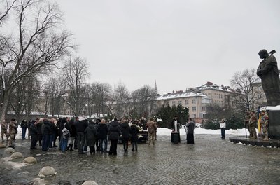 В Ужгороді попрощалися із загиблим військовим Володимиром Малєвим В Ужгороді попрощалися із загиблим військовим Володимиром Малєвим