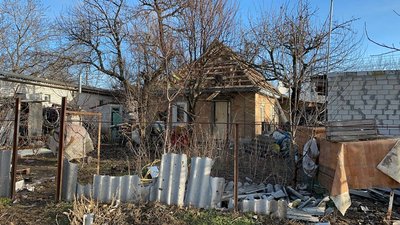 "Почула, як вибухнуло і впала на підлогу" — внаслідок дронової атаки на Черкащину пошкоджені будинки і магазин "Почула, як вибухнуло і впала на підлогу" — внаслідок дронової атаки на Черкащину пошкоджені будинки і магазин