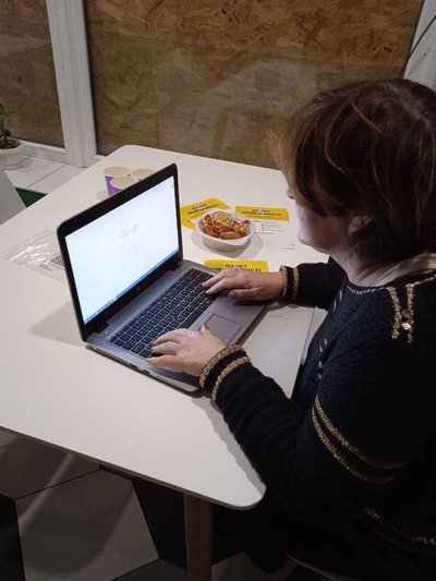Херсонський університет організував роботу освітянського пункту Незламності